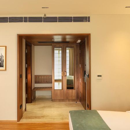 Indus Biznotel New Delhi Exterior photo