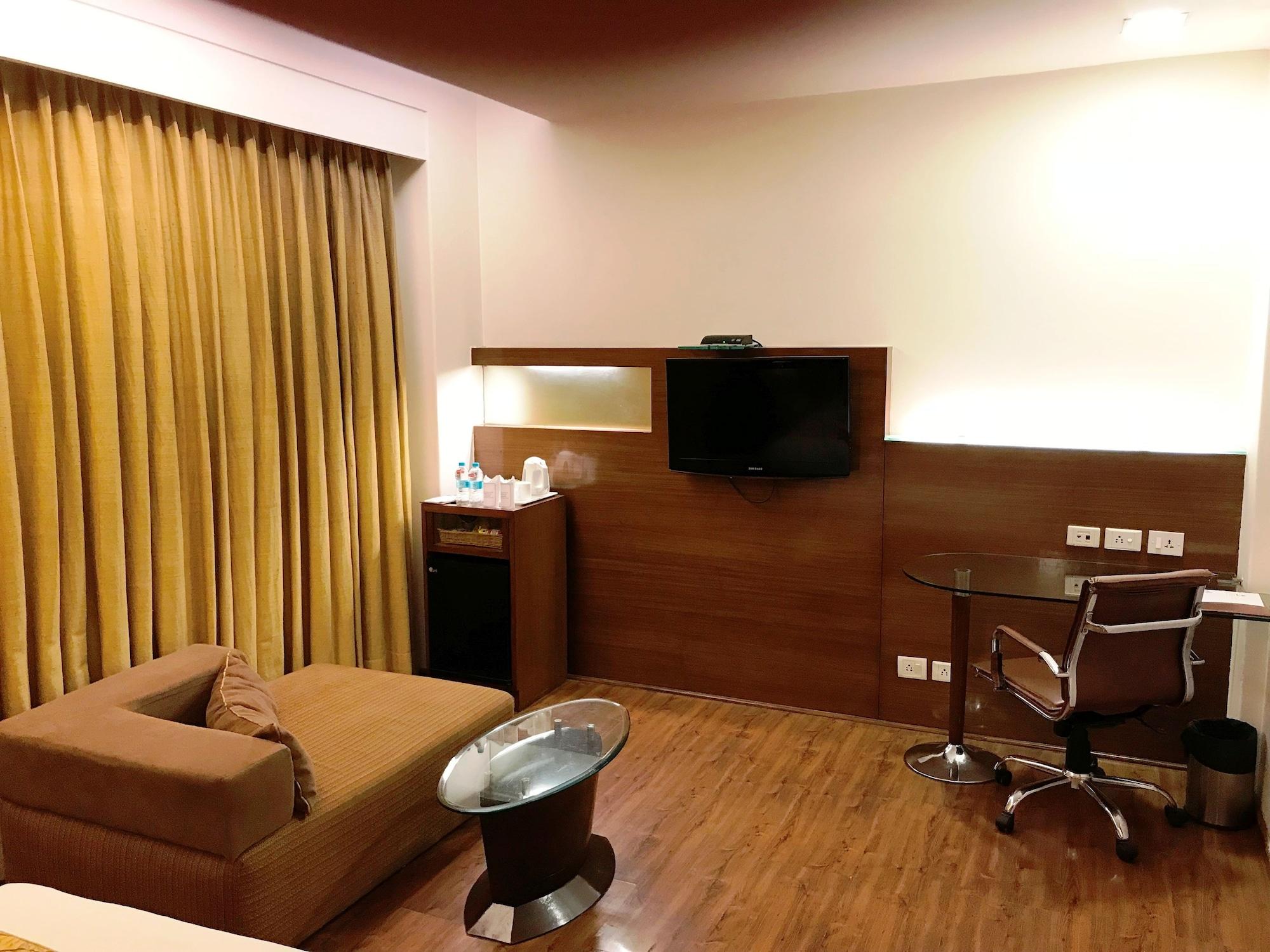 Indus Biznotel New Delhi Exterior photo