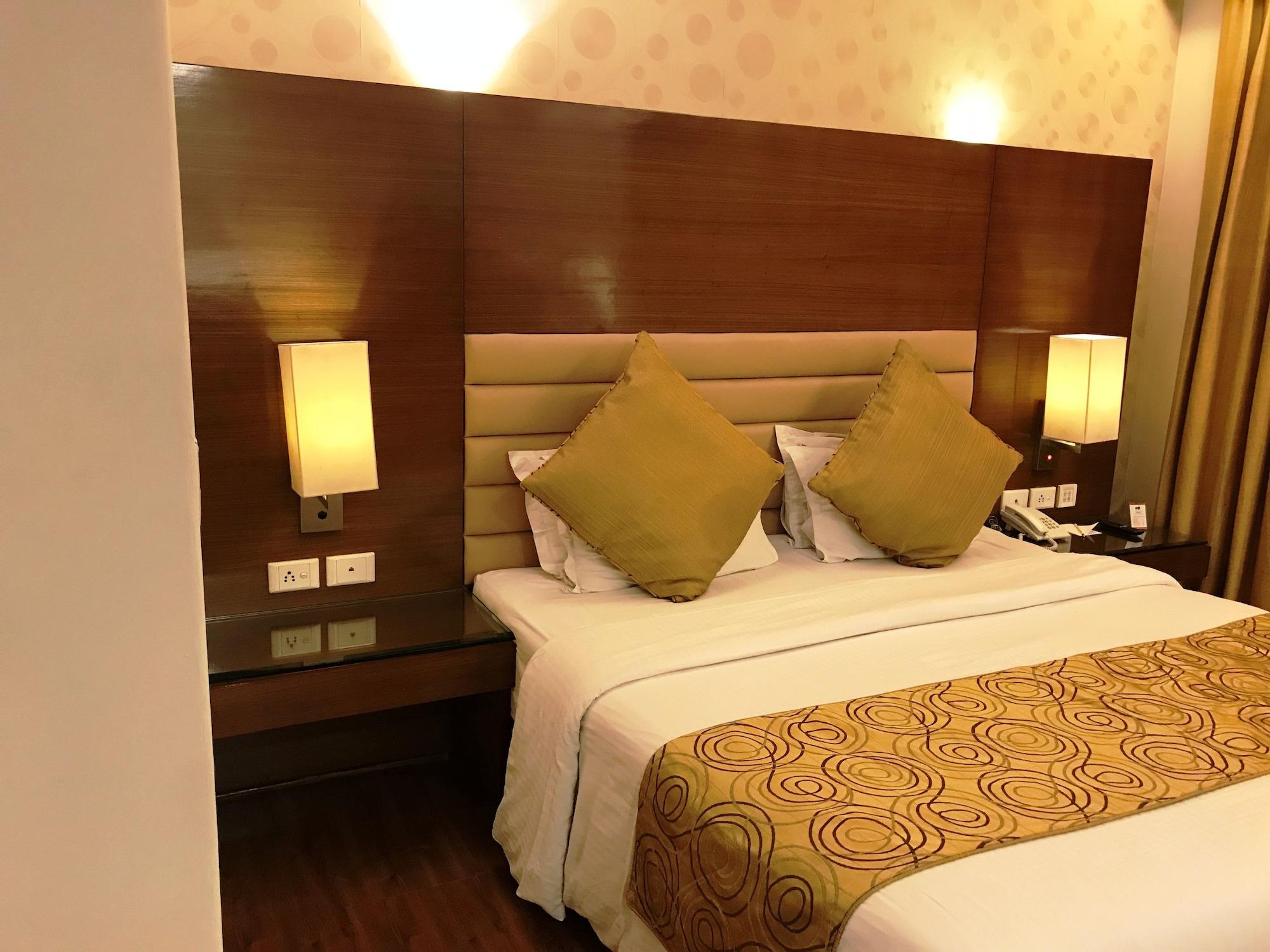 Indus Biznotel New Delhi Exterior photo