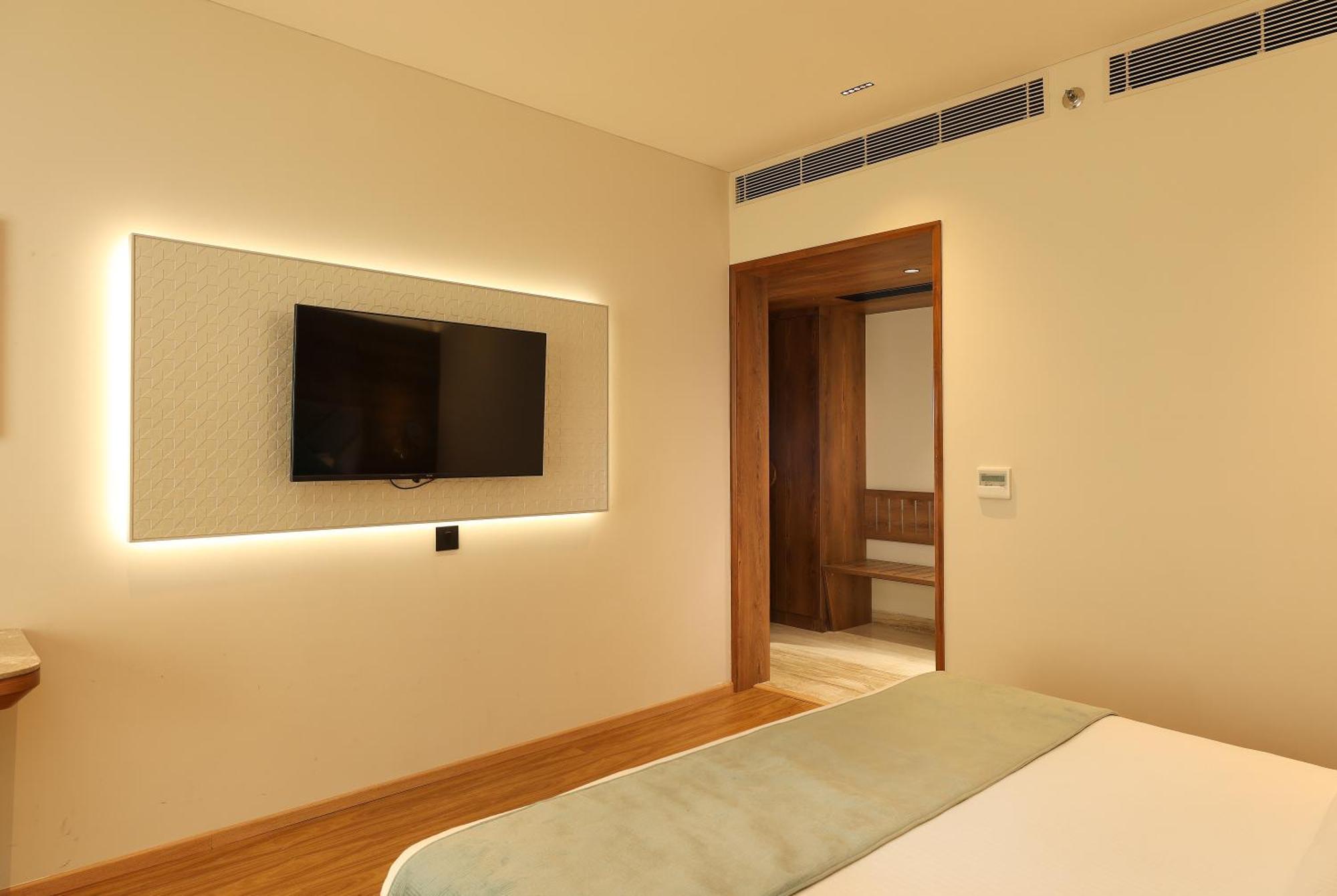 Indus Biznotel New Delhi Exterior photo