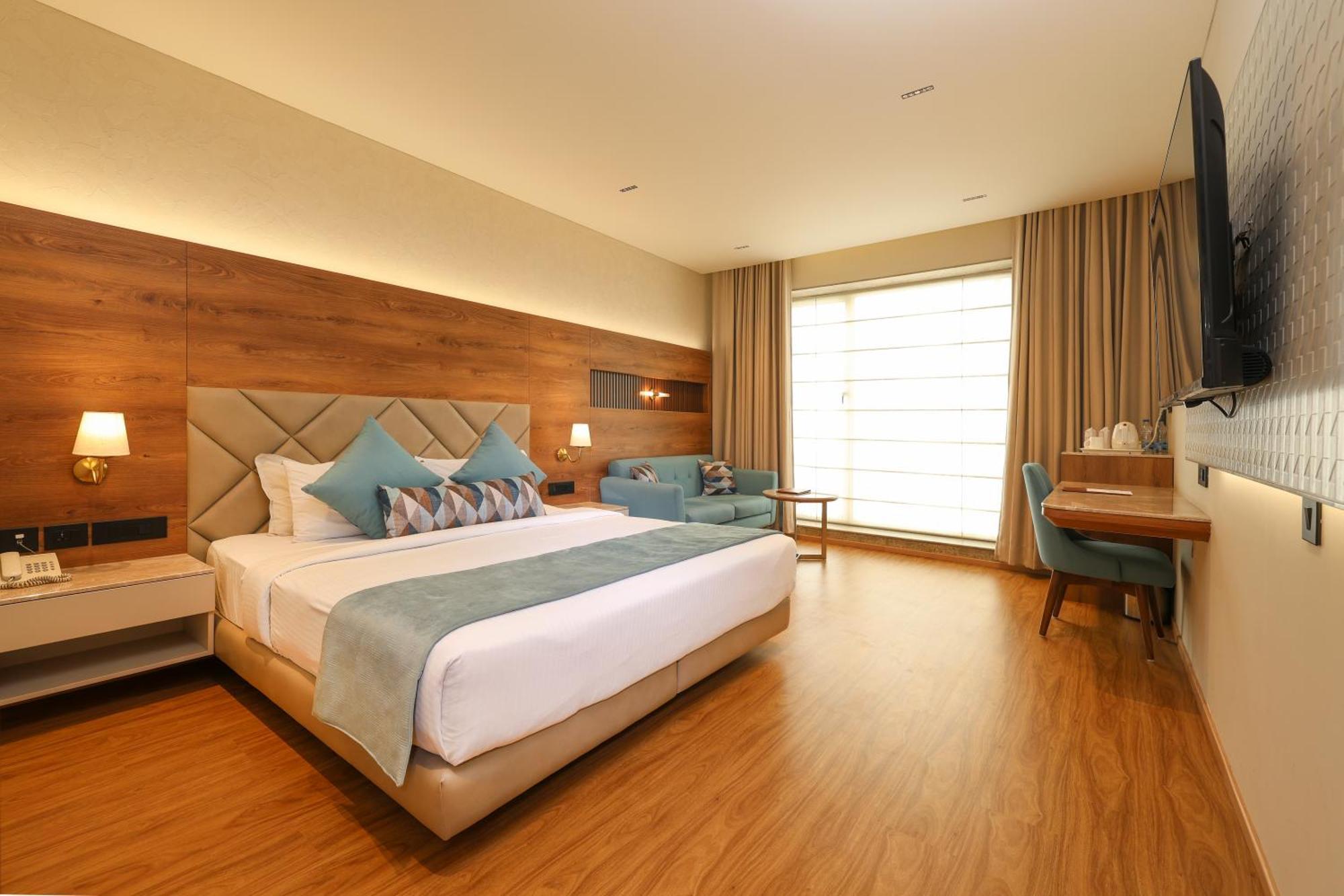 Indus Biznotel New Delhi Exterior photo