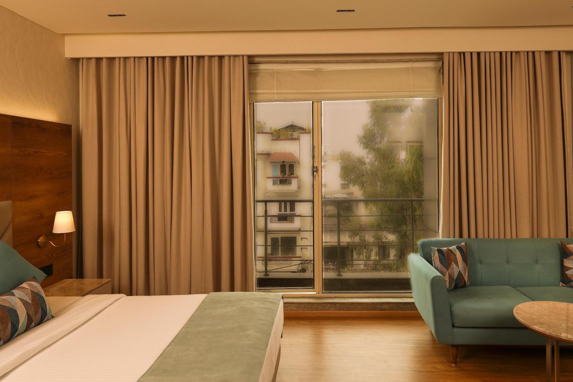 Indus Biznotel New Delhi Exterior photo