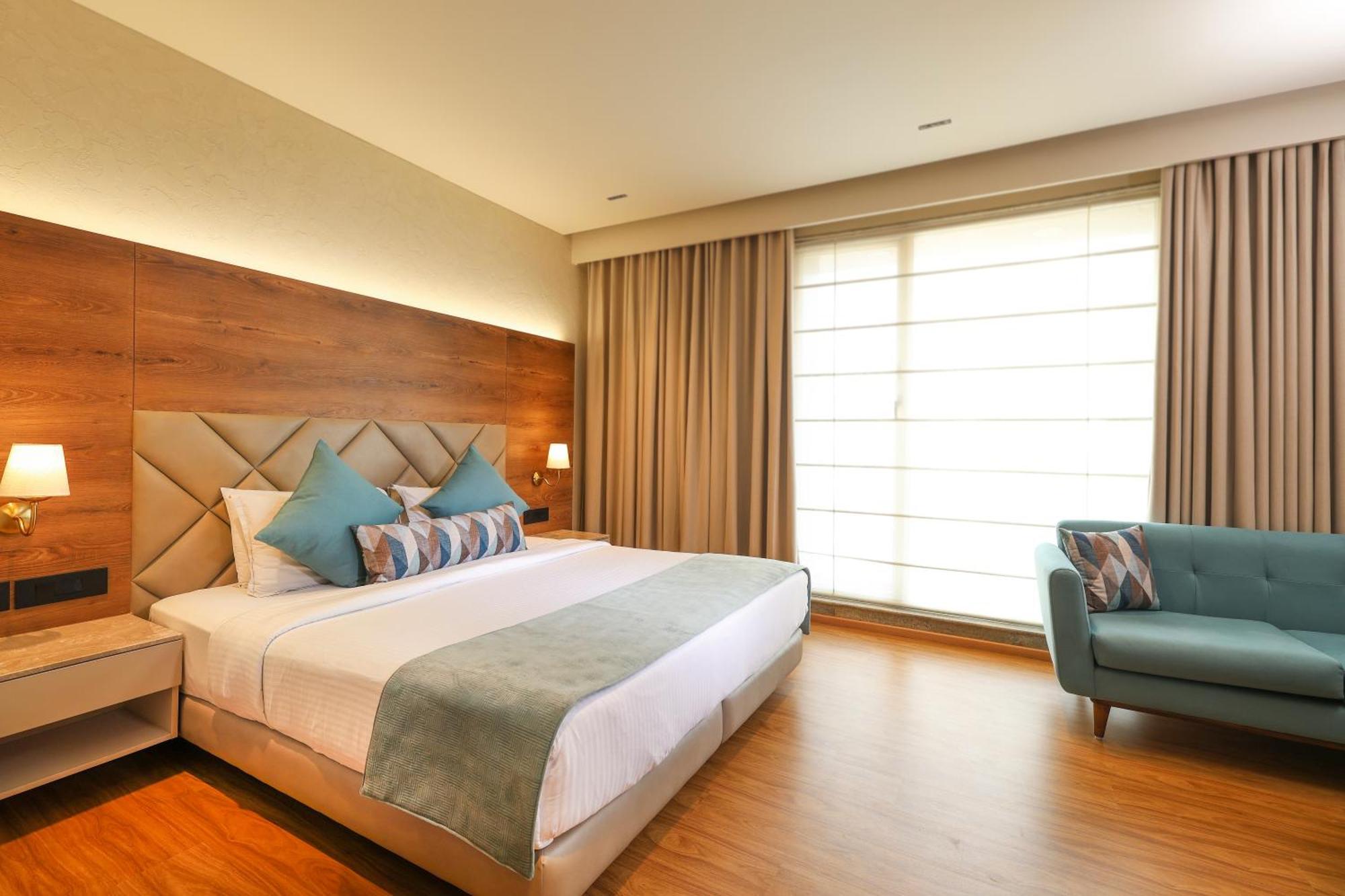 Indus Biznotel New Delhi Exterior photo