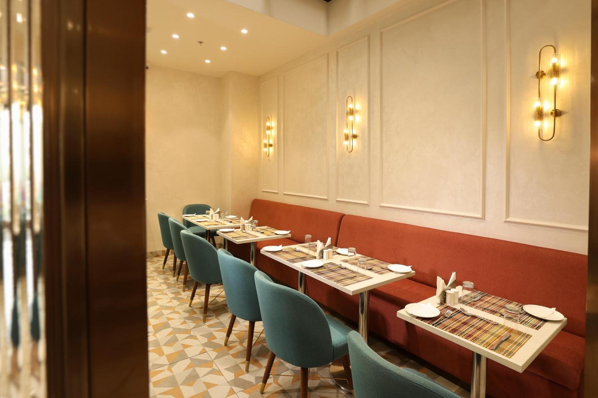 Indus Biznotel New Delhi Exterior photo