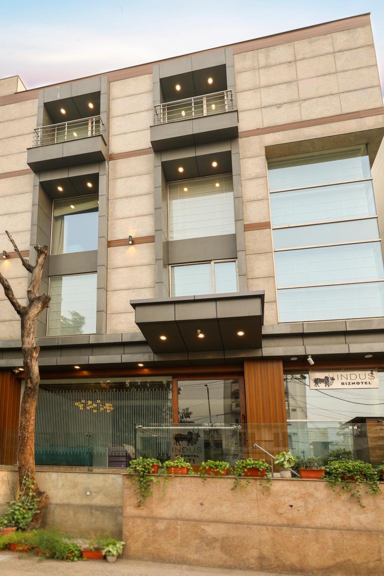 Indus Biznotel New Delhi Exterior photo