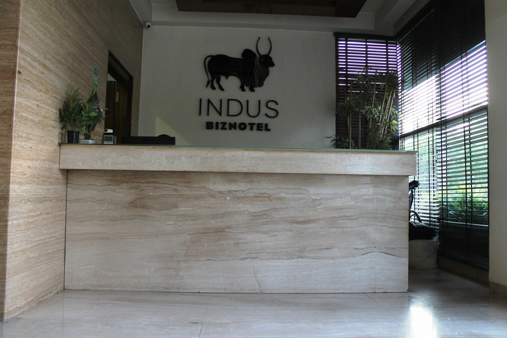 Indus Biznotel New Delhi Exterior photo